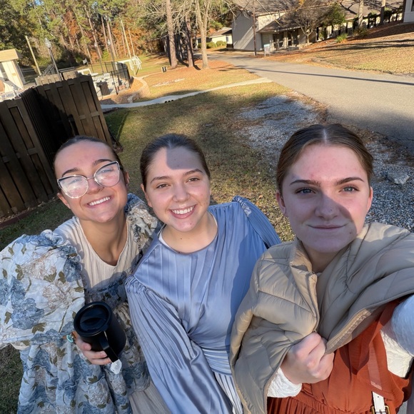 Meet your Posher, Katie - Picture 5 of 6